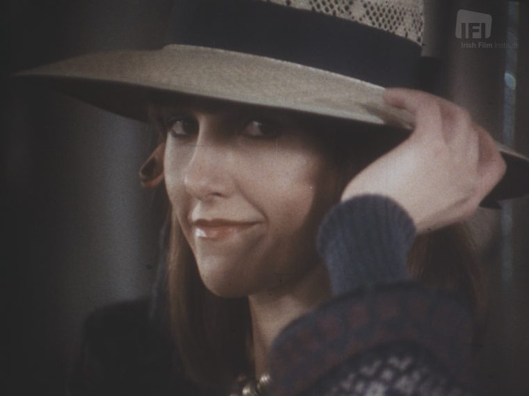 af8733_ifard2016129.7_schweppes_slimline_look_woman_mezzanine.01